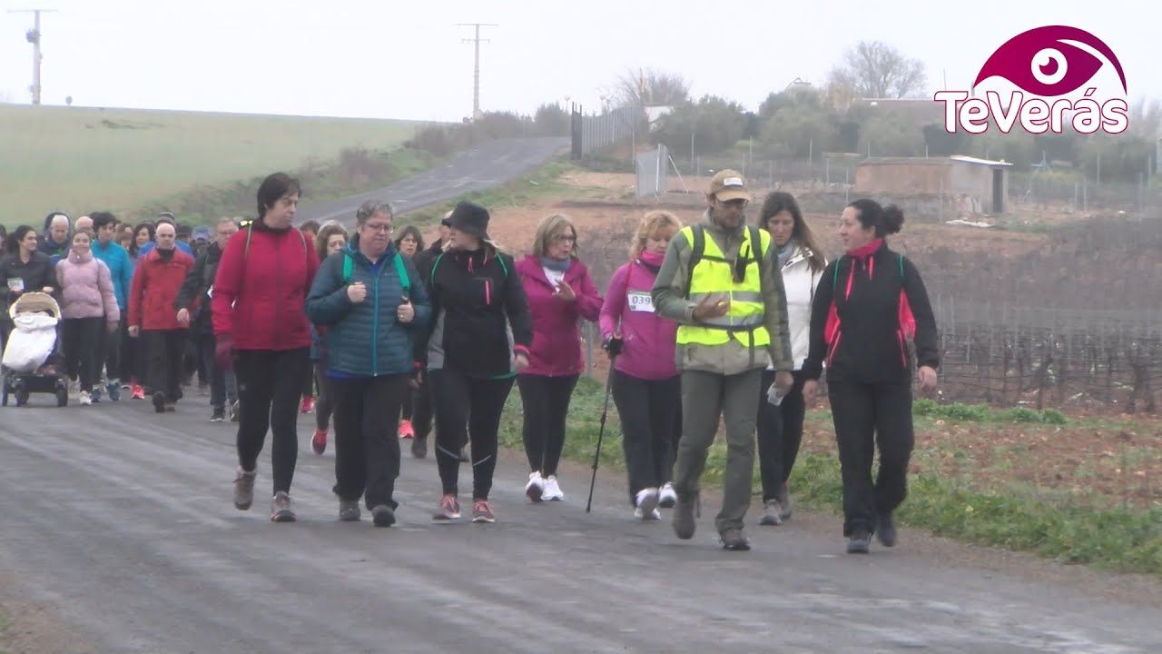 Daimiel celebra una ruta senderista en favor de AECC