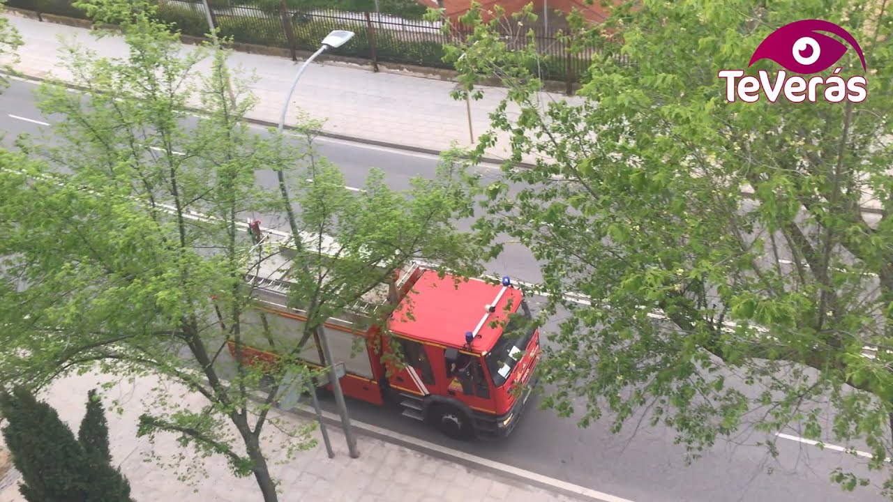 Los bomberos cantan «Resistiré»