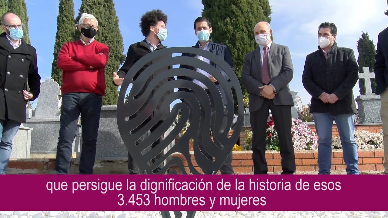Señalizadas las fosas del franquismo en el cementerio de Piedrabuena