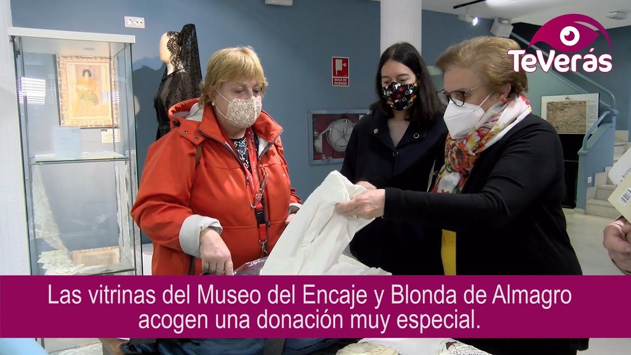 Una donación de prendas a bolillo engrandece el Museo del Encaje y Blonda de Almagro