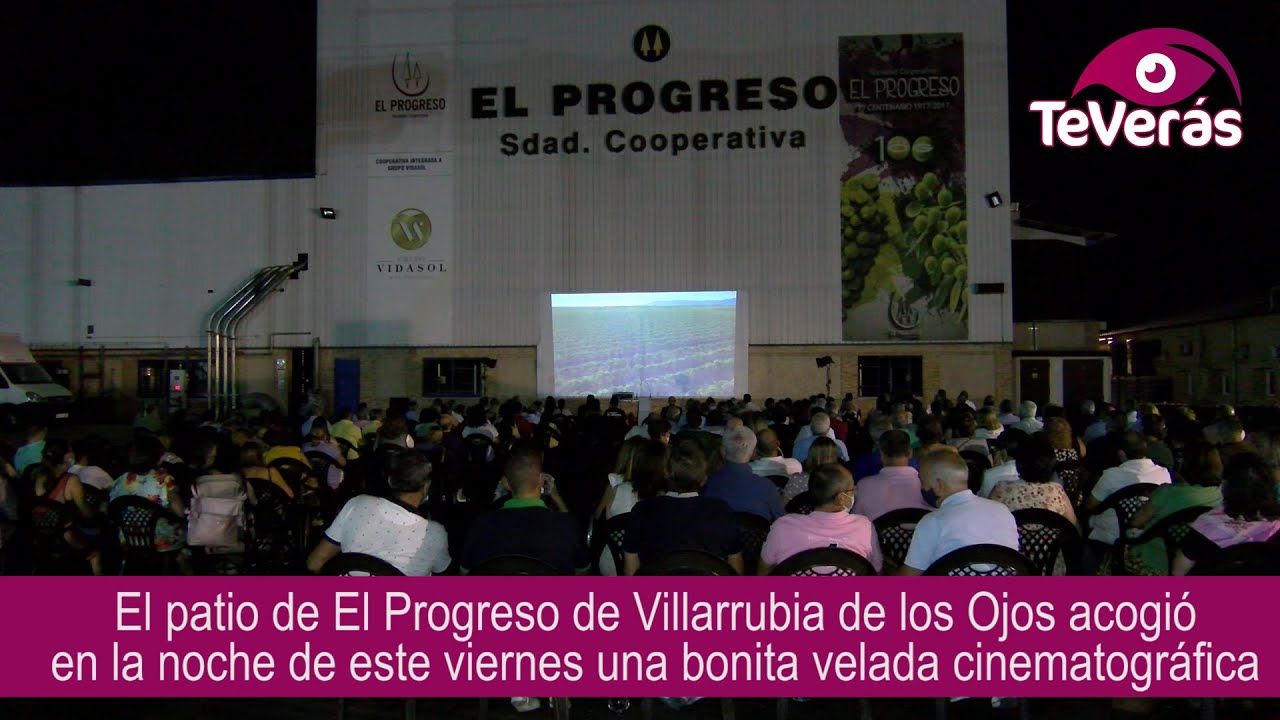 Cine, agua y vino en la Cooperativa El Progreso