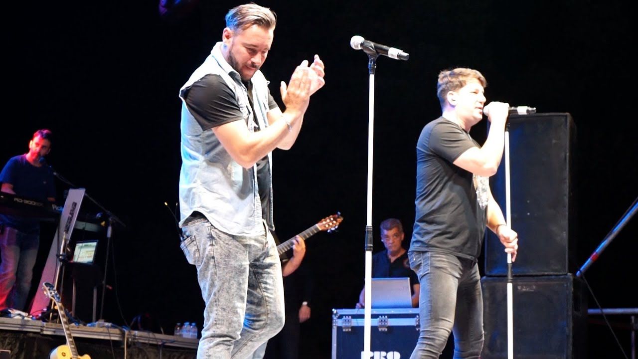 Andy y Lucas actúan en Santa Cruz de los Cáñamos