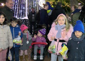 Comienza la Navidad en Villarrubia de los Ojos con la inauguración del alumbrado y de la mini feria navideña