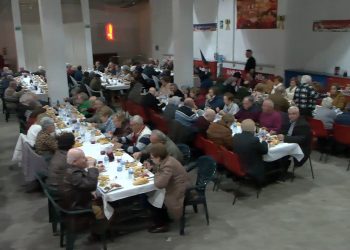 Casi 200 mayores de Calzada de Calatrava celebran su comida de Navidad