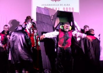 Argamasilla de Alba da la bienvenida al Carnaval 2023 con el pregón y el espectáculo de murgas y chirigotas.