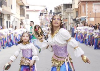 Villarrubia de lo Ojos disfruta de un Desfile de Carrozas y Comparsas de mucho nivel