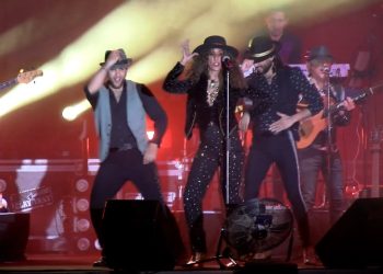 Rosario Flores, Les Bastian y el musical tributo a Grease hicieron vibrar a más de 6000 personas en de Ciudad Real