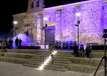Saceruela inaugura la remodelación de la Plaza de la Constitución