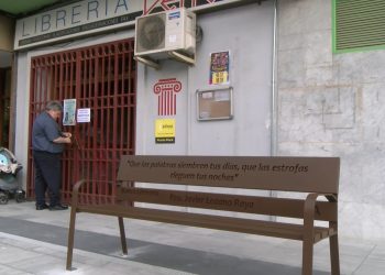 Banco literario en honor a Javier Lozano en Argamasilla de Calatrava