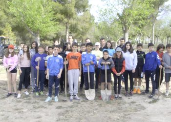 Daimiel acoge la plantación de una veintena de árboles en la pradera del Santuario Virgen de las Cruces