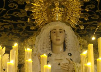 La Virgen de la Esperanza recorre las calles de Calzada de Calatrava en la Semana Santa 2023