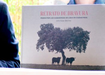Presentación del libro «Retrato de bravura. Paseo por las ganaderías de Lidia de Ciudad Real» en Carrión de Calatrava.
