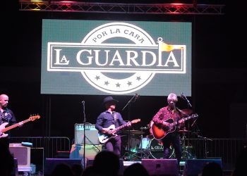 Concierto de La Guardia y del grupo provincial Les Bastian en Agudo