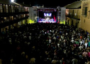 La Fuga actúa en San Carlos del Valle ante más de 1600 personas