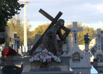 Ampliación de estacionamiento en el cementerio municipal para la celebración de todos los santos