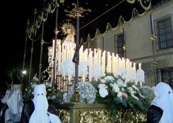 Santa Cruz de Mudela celebra su Procesión del Viernes Santo a pesar de las condiciones climáticas