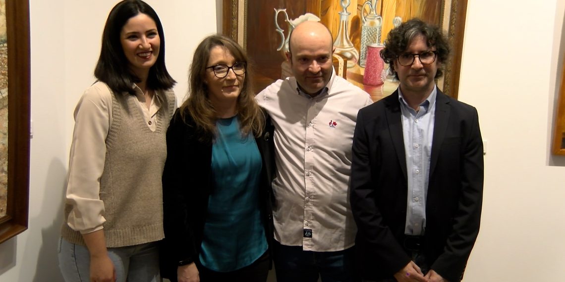 Daimiel inaugura la exposición del pintor Ángel Treviño