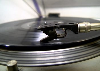 Los vinilos volverán al Pub 14 de Santa Cruz de Mudela