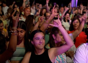 Las canciones de Bombai pusieron a bailar a El Robledo