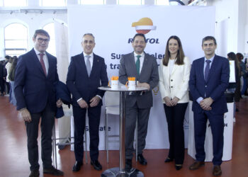 La VI Feria de Formación Profesional Dual conecta talento y empresas en Puertollano