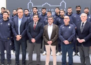 La Diputación recibe a la selección española de balonmano, “Los Hispanos”