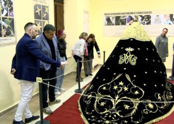 La Virgen de los Dolores de Malagón tiene nuevo Manto