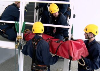 27 bomberos de nuevo ingreso en el SCIS realizan las prácticas en SEGANOSA, en Puertollano