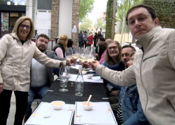 Sorprendente showcooking de gachas con bacalao en las muestras gastronómicas de los Mayos de Pedro Muñoz