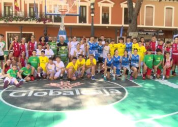 Daimiel apuesta por el deporte con un torneo de baloncesto en la Plaza de España
