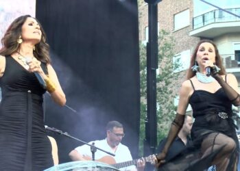 Ázucar Moreno hizo cantar y bailar a miles de vecinos y visitantes en Puertollano