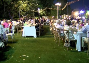Puertollano se vuelca con la AECC en una cena solidaria