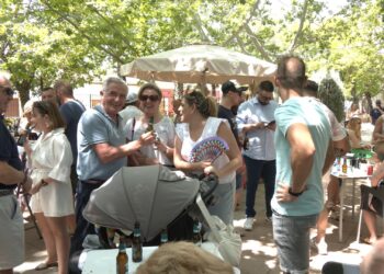 Tarde de baile y risas en Santa Cruz de Mudela con la Fiesta del Vermut