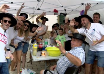 Calzada de Calatrava arranca con éxito su primera edición de la Fiesta del Vino, con 15 peñas participantes