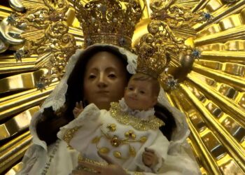 Emoción en Santa Cruz de Mudela por la bendición de la nueva Virgen de las Virtudes