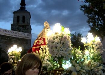 Santa Cruz de Mudela hace historia con la procesión de la nueva imagen de la Virgen de las Virtudes