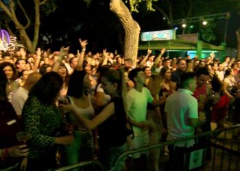 Argamasilla de Alba se lo pasa en grande con Los Happys y con Sara Escudero