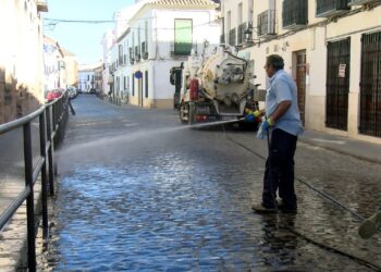 El Ayuntamiento de Almagro está realizando una serie de limpiezas por todo el pueblo