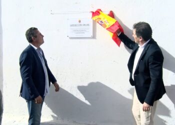 El campo de fútbol de Santa Cruz de Mudela ya cuenta con nuevo césped