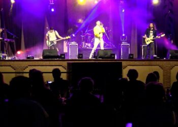 Santa Cruz de Mudela disfruta con los tributos a Camilo Sesto y Queen dentro de sus fiestas patronales