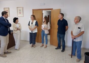 Valverde detalla en Cabezarrubias el aumento del 75% en ayudas y la finalización de la carretera en octubre