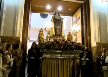 Miles de personas asisten a la triunfal procesión de Santa Teresa de Jesús en Malagón