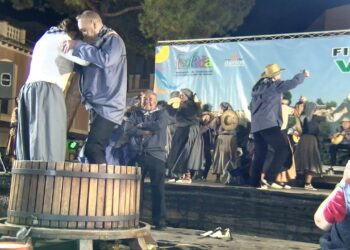 Daimiel celebra la XVII edición de la Fiesta de la Vendimia con pasacalles, baile y pisá de la uva
