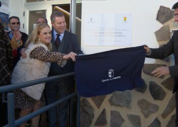 Emiliano García Page inaugura el Centro de Mayores de Solana del Pino y la carretera Solana del Pino-Fuencaliente