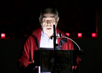 La Asociación Almágora realiza una lectura de textos y poemas con motivo del Día de los Santos