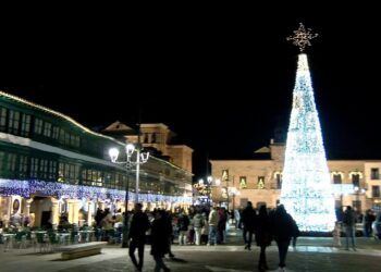 Almagro da comienzo a la Navidad con el encendido de luces, con música y con la apertura del Belén municipal