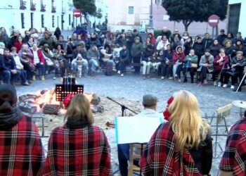 Almagro ha vivido el último domingo del año con música gracias a la Zambomba Solidaria y a la Coral Polifónica