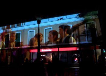 Daimiel se llena de luz y música con un videomapping navideño