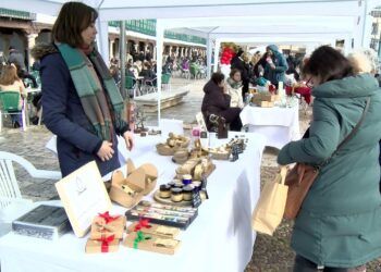 La Asociación ANCA de Almagro sale a la calle a través del mercadillo navideño