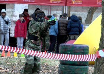 Los jóvenes de Poblete se divierten con el paintball de la mano de la Diputación de Ciudad Real