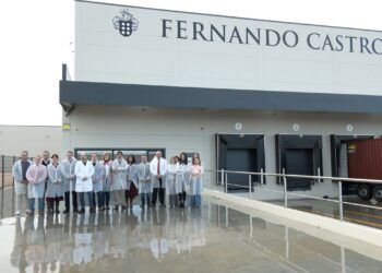 Caballero y Lizán visitan las bodegas Fernando de Castro en Santa Cruz de Mudela